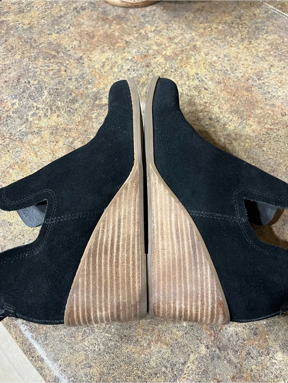 TOMS Black Suede Wedge Ankle Booties Cutout Stacked Heel Sz 8.5 Fall Winter